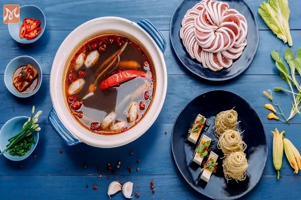 Bàn lẩu dê đầy đủ nguyên liệu vô cùng kích thích vị giác