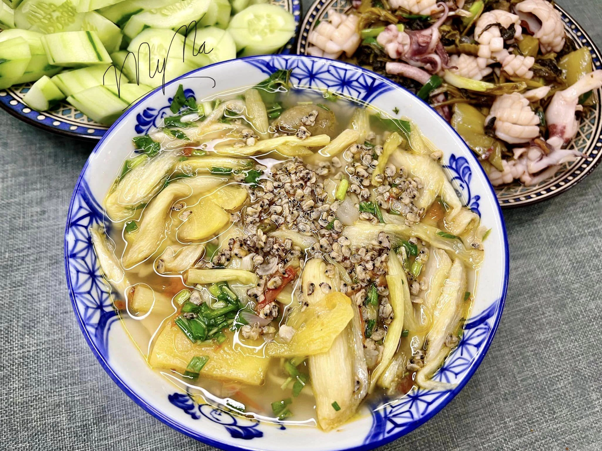 Bát canh chua dắt nấu dọc mùng thơm ngon hấp dẫn