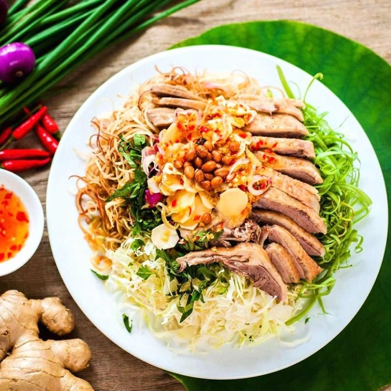 Bật mí cách làm gỏi vịt hoa chuối thanh mát giòn ngon ngay tại nhà
