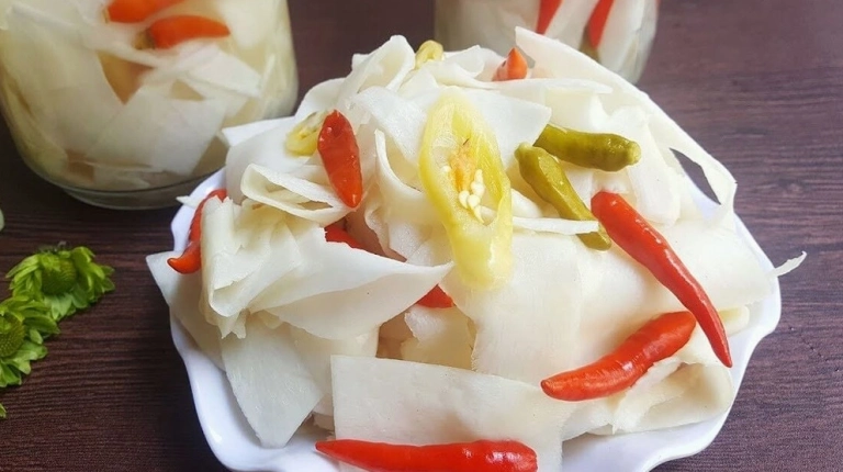Bật Mí Cách Làm Măng Ngâm Tỏi Ớt Thơm Ngon Giòn Rụm