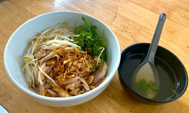 Bật mí cách làm phở gà trộn chua ngọt đậm đà chuẩn vị quán