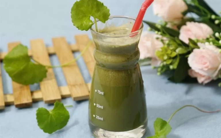 Bật mí cách làm rau má xay giải nhiệt thanh mát cho ngày hè