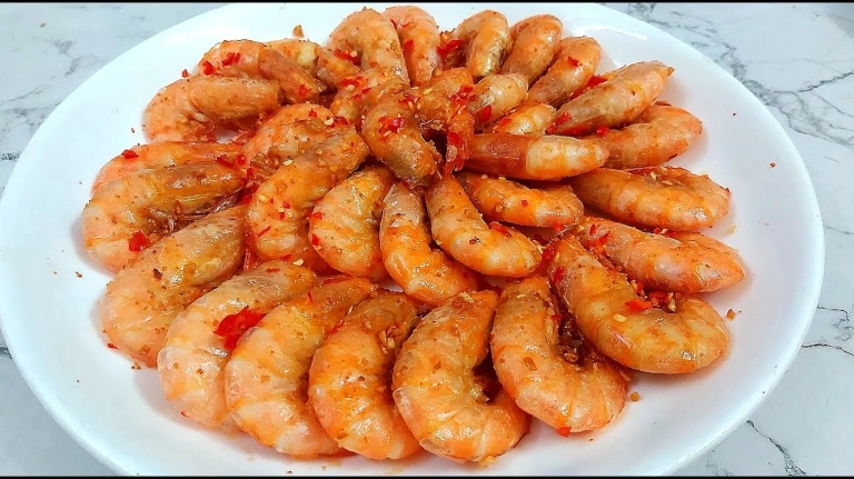 Bật mí cách làm tôm rang muối giòn rụm thơm ngon tại nhà