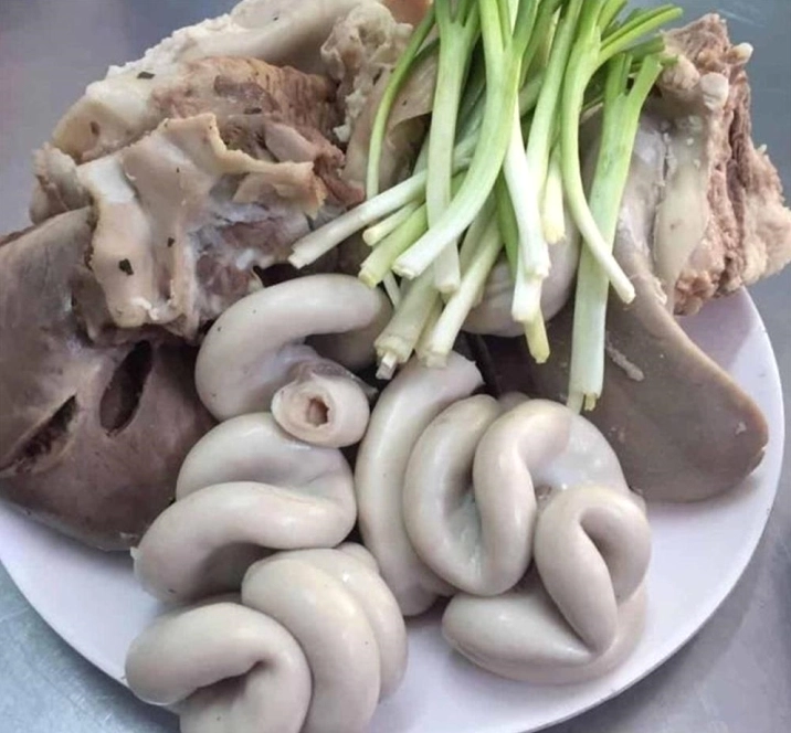 Bật mí cách luộc lòng lợn trắng giòn không bị dai đắng