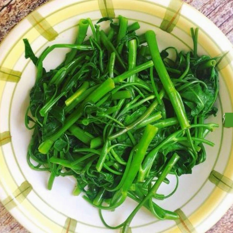 Bật Mí Cách Luộc Rau Muống Xanh Mướt Giòn Ngon Chuẩn Vị Gia Đình