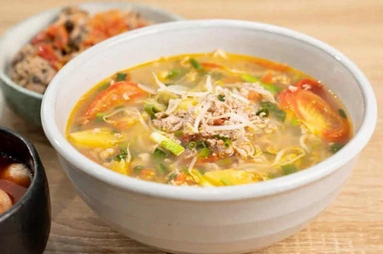 Bật mí cách nấu canh rau tập tàng thịt băm ngọt mát ngày hè