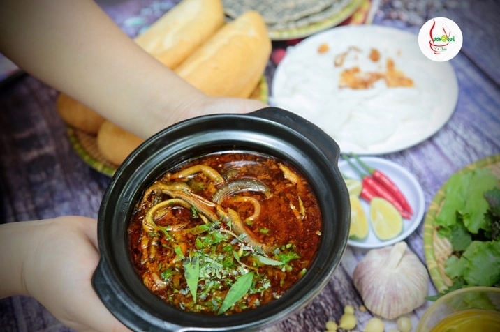 Bát súp lươn đúng điệu phải có nước dùng đậm đà thịt lươn mềm dai vừa phải