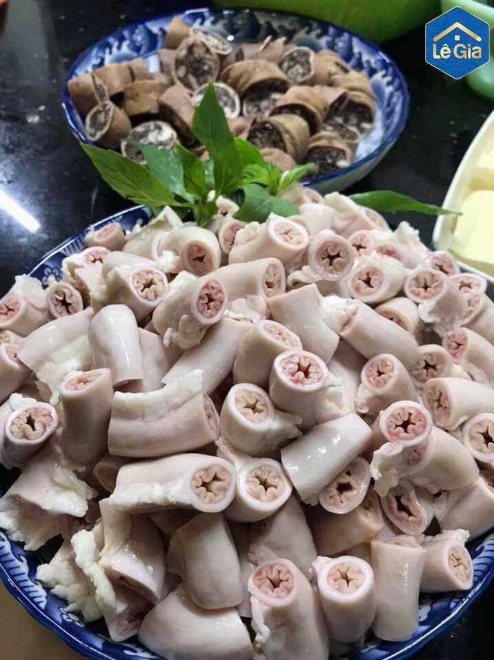 Bí kíp để có món lòng lợn luộc trắng giòn sần sật chấm cùng mắm tôm