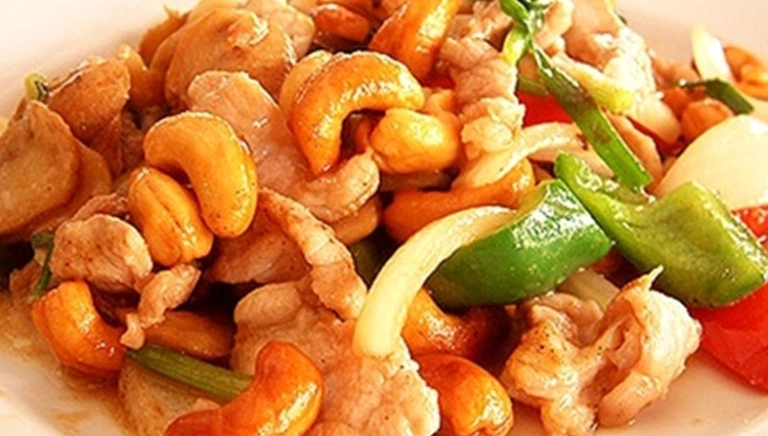 Bí quyết cách làm gà xào hạt điều ngon chuẩn vị nhà hàng