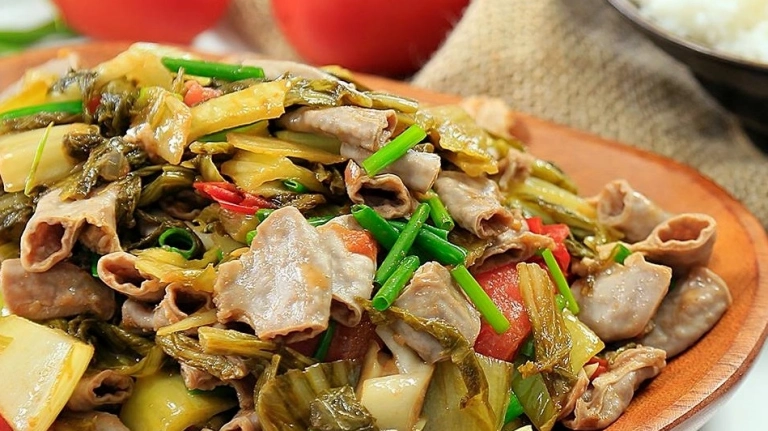 Bí quyết cách làm lòng non xào dưa chua giòn ngon không đắng