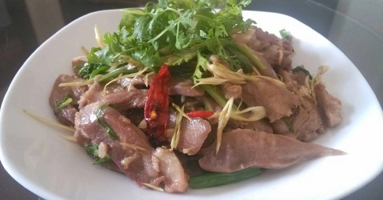Bí quyết cách làm lưỡi heo xào sả ớt ngon bá cháy tại nhà