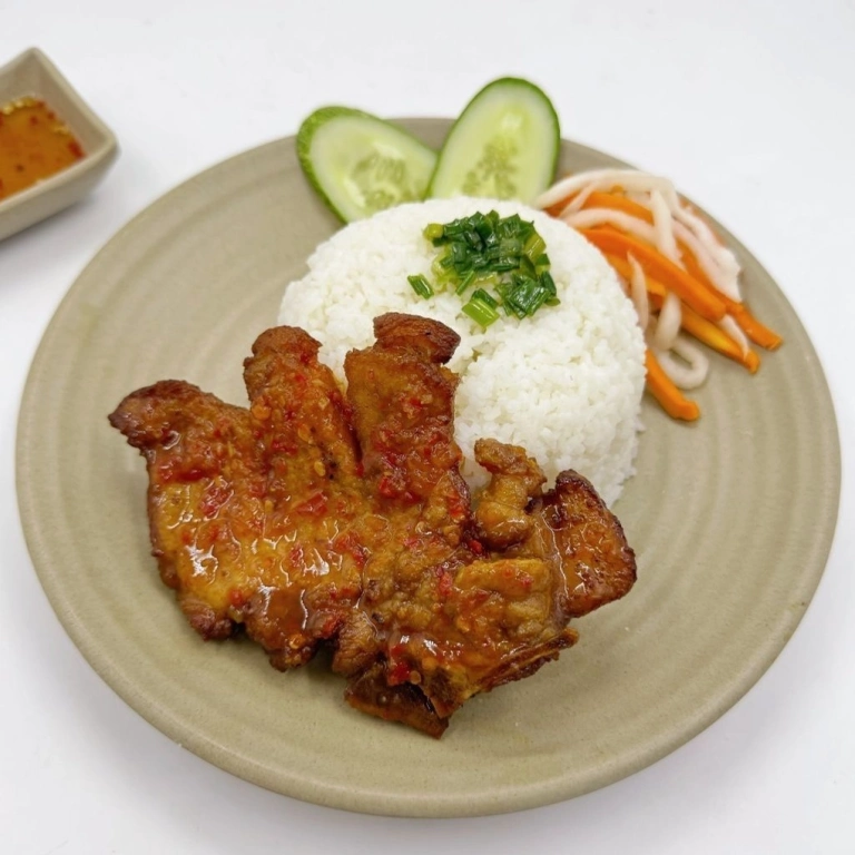 Bí Quyết Cách Làm Sườn Cốt Lết Rim Mặn Ngọt Đậm Đà Đưa Cơm