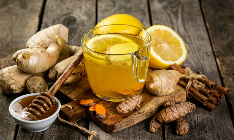 Bí quyết cách làm trà gừng mật ong giải cảm siêu hiệu quả