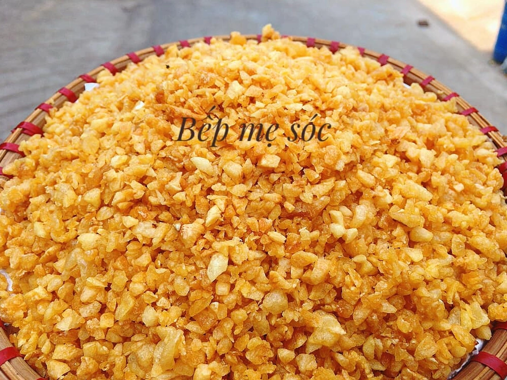 Bí quyết làm tỏi phi vàng ươm, giòn tan, không bị đắng hay vón cục - Ảnh 1