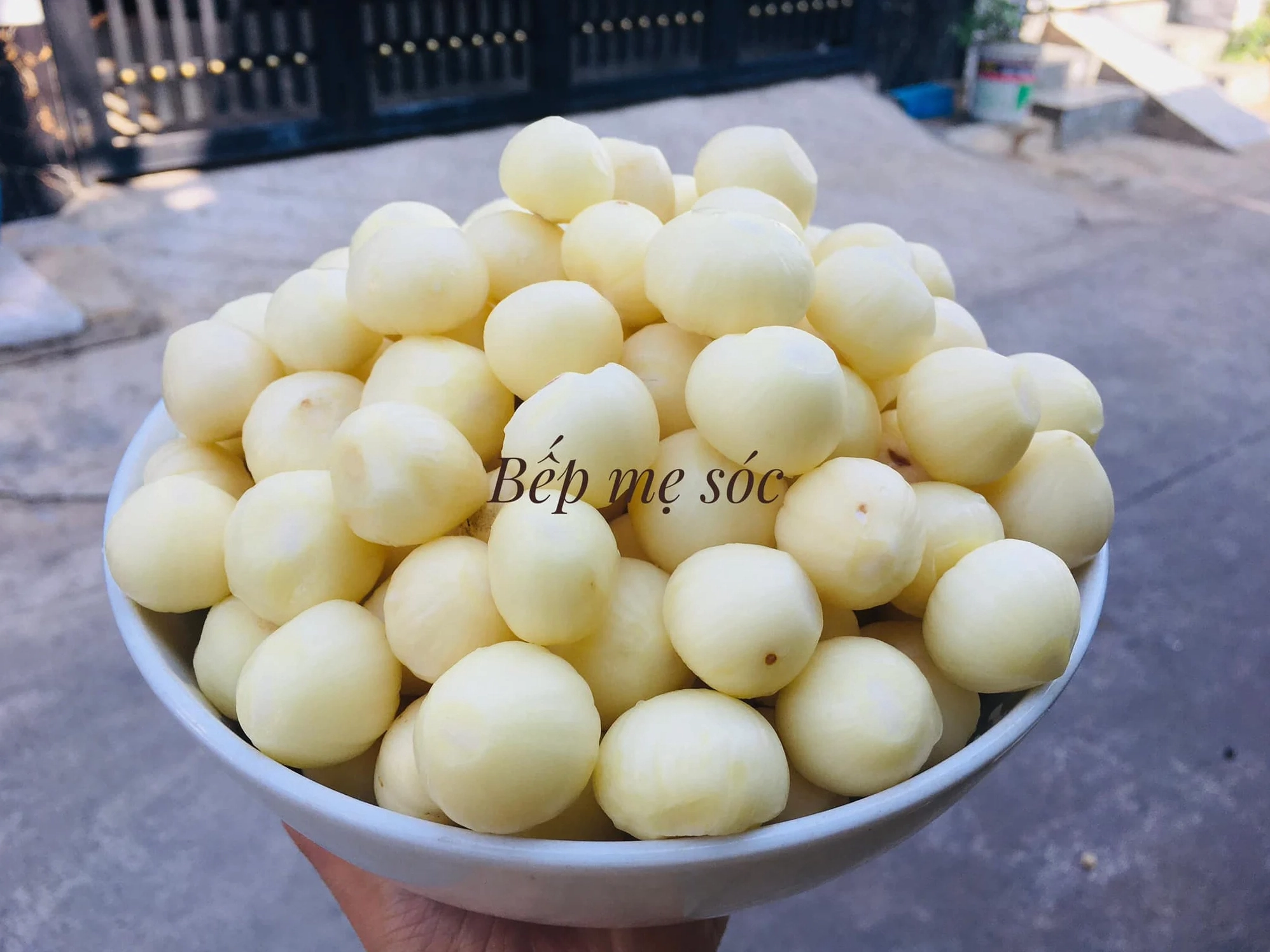 Bí quyết làm tỏi phi vàng ươm, giòn tan, không bị đắng hay vón cục - Ảnh 2