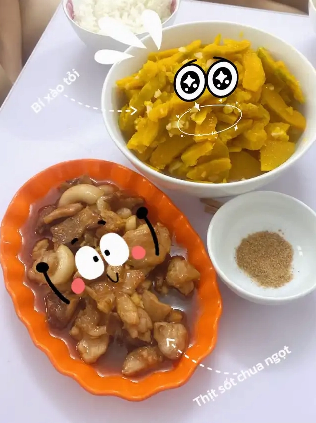 Bữa ăn gia đình có món bí đỏ xào tỏi