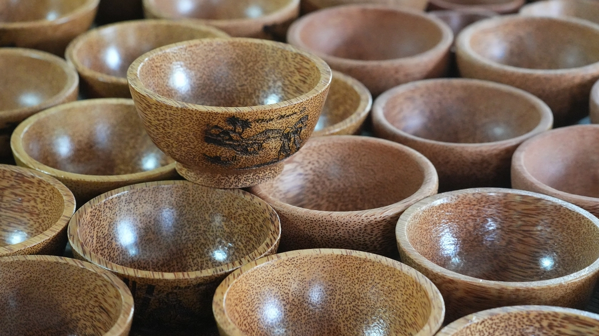 Bún lá trắng ngần cắt miếng vừa ăn