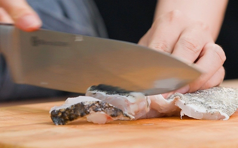Bước thái phi lê cá mú tươi ngon để nhúng lẩu