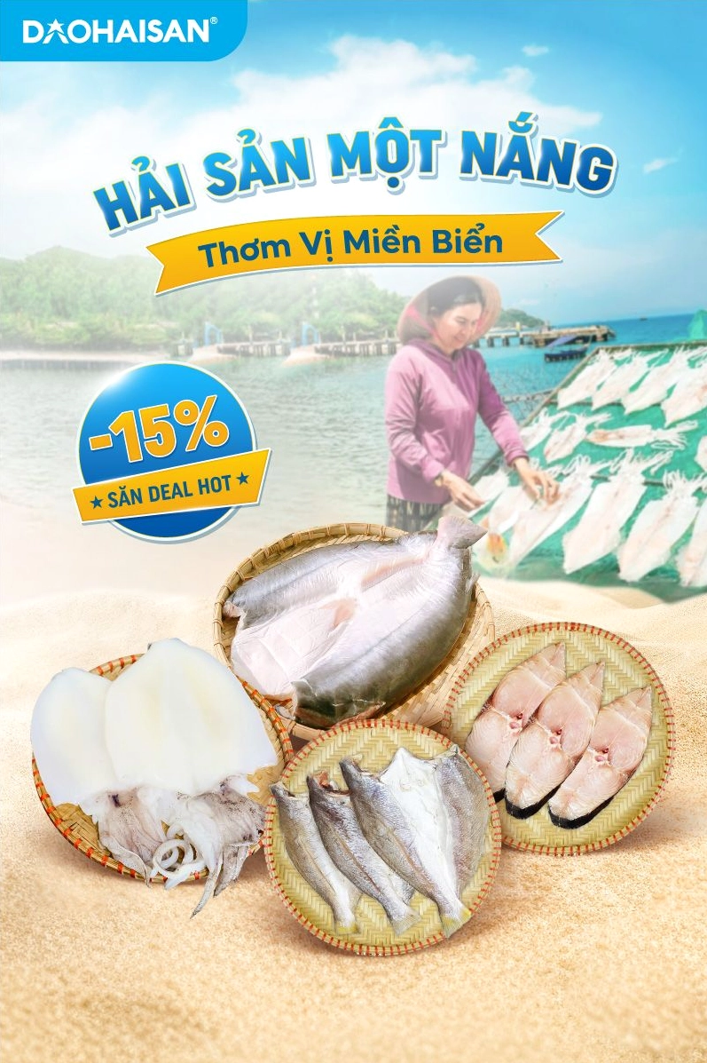 Cá cơm được chiên ngập trong chảo dầu nóng đến khi vàng ươm