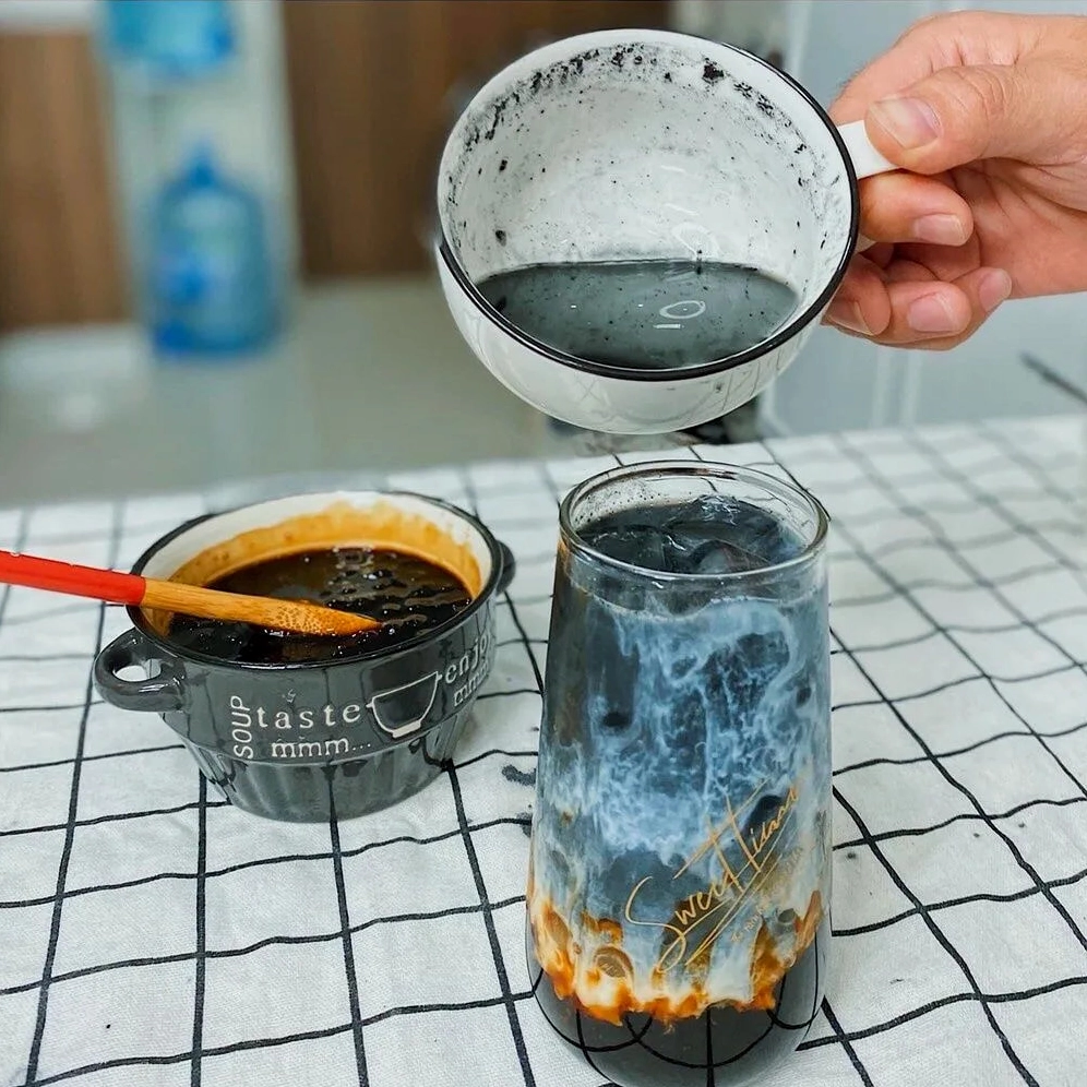 Các bước pha chế trà sữa than tre cơ bản tại nhà