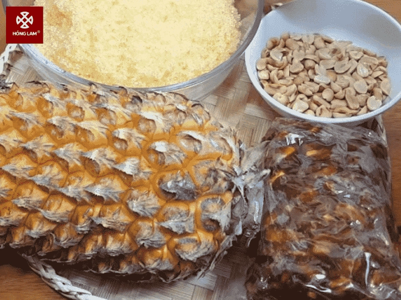 Các nguyên liệu cần thiết để làm nước đá me bao gồm me chua đường dứa gừng và đậu phộng