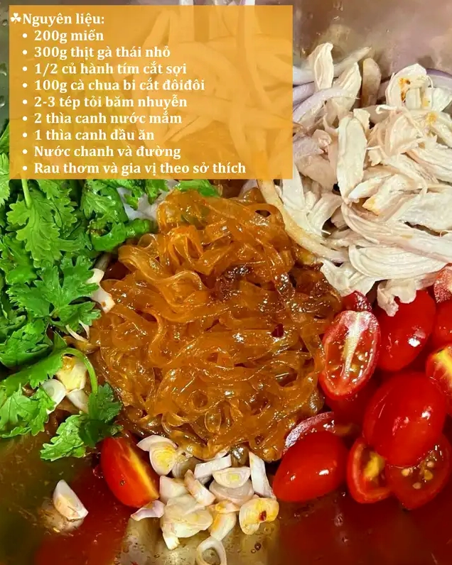 Các nguyên liệu tươi ngon đã được sơ chế cẩn thận để làm miến trộn
