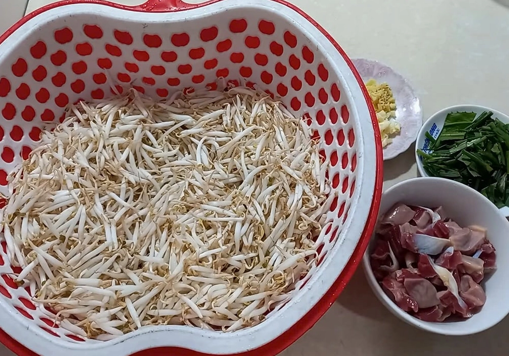 Các nguyên liệu tươi ngon để làm món mề xào giá đỗ