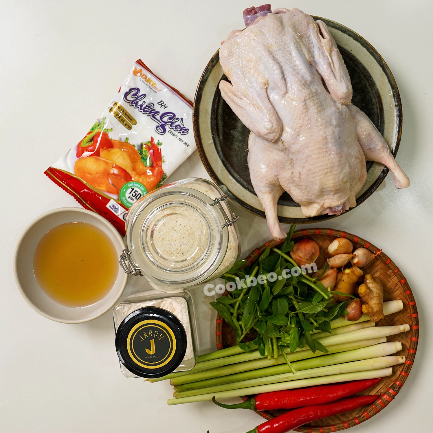 Các nguyên liệu tươi ngon làm món vịt rang muối chuẩn bị sẵn sàng