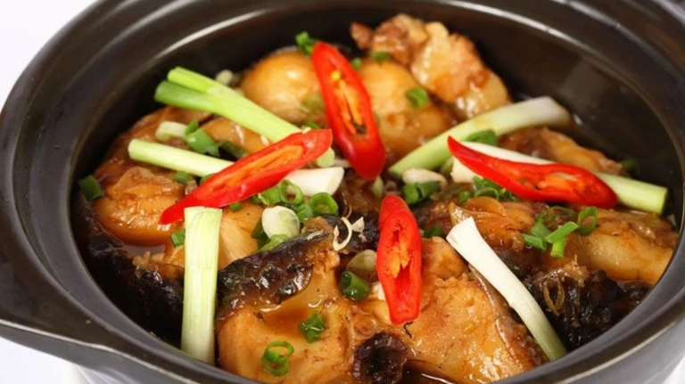 Cách làm cá lóc kho tộ ngon đậm đà tốn cơm tại nhà