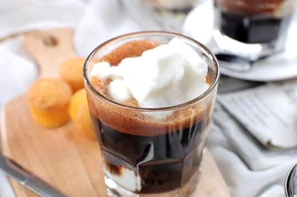 Cách làm cafe cốt dừa đá xay xốp mịn thơm ngon tại nhà