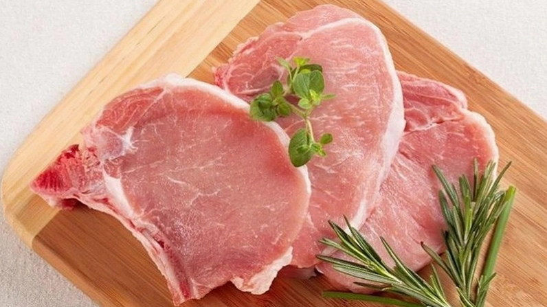 Cách làm lạp xưởng thơm ngon không phải ai cũng biết bước 1 sơ chế nguyên liệu
