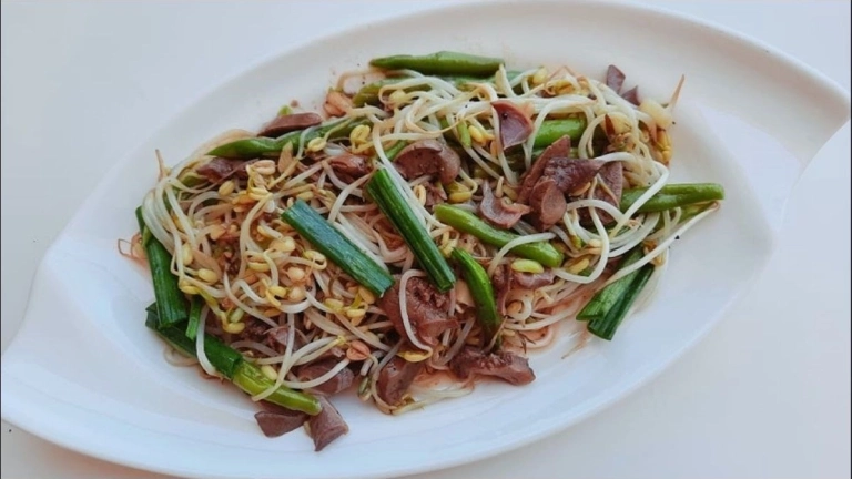 Cách làm mề lợn xào giá đỗ giòn ngon sần sật tại nhà