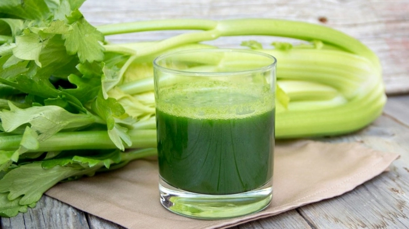 Cách làm nước ép cần tây 1