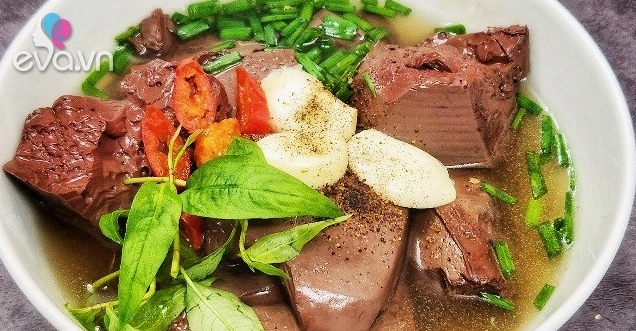 Cách làm tiết luộc măng chua thơm ngon thanh mát giải nhiệt mùa hè