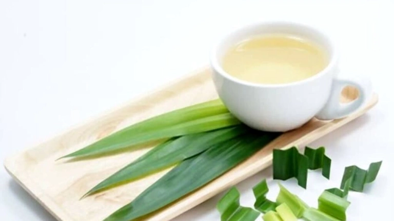 Cách làm trà sâm dứa sữa thơm ngon giải nhiệt mùa hè