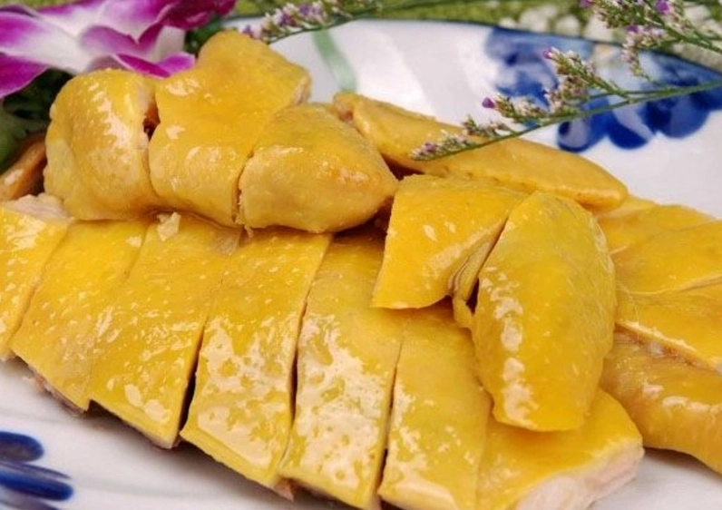 Cách luộc gà ngon không thâm hay nứt vàng ruộm hấp dẫn