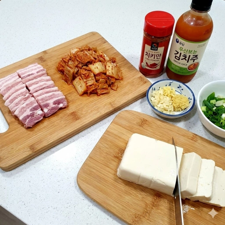 Cách nấu canh kim chi thịt đậu phụ chuẩn vị thơm ngon