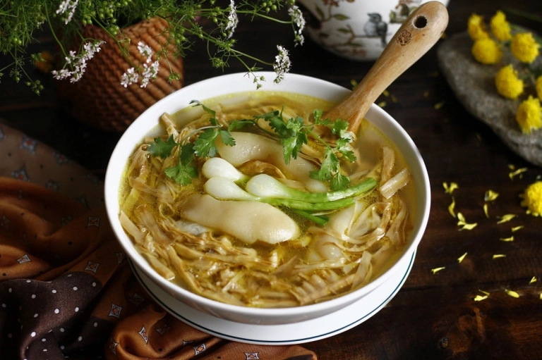 Cách nấu canh măng tươi sườn non ngon ngọt chuẩn vị