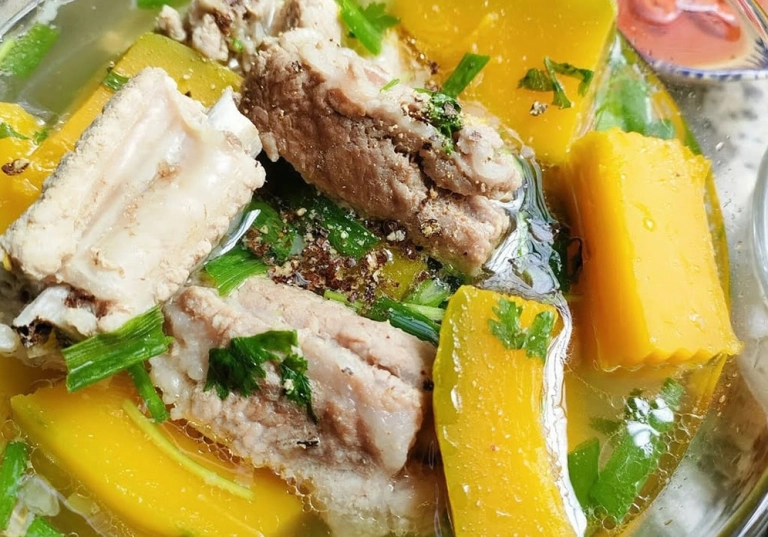 Cách nấu canh sườn hầm bí đỏ ngọt mát bổ dưỡng cho cả gia đình