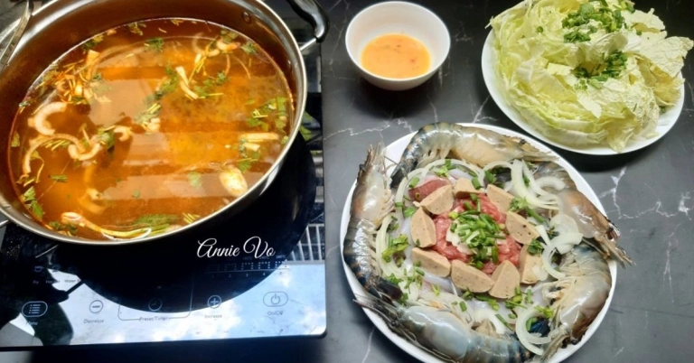 Cách nấu lẩu tôm càng xanh chua cay ngon chuẩn vị nhà hàng