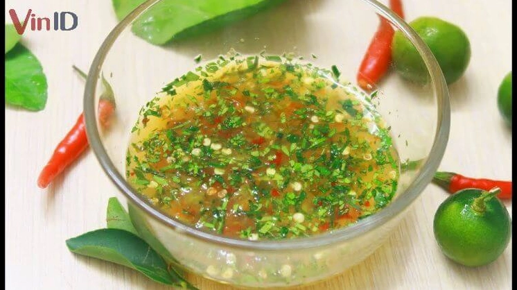 Chén nước chấm chua ngọt đậm đà ăn kèm tôm hấp