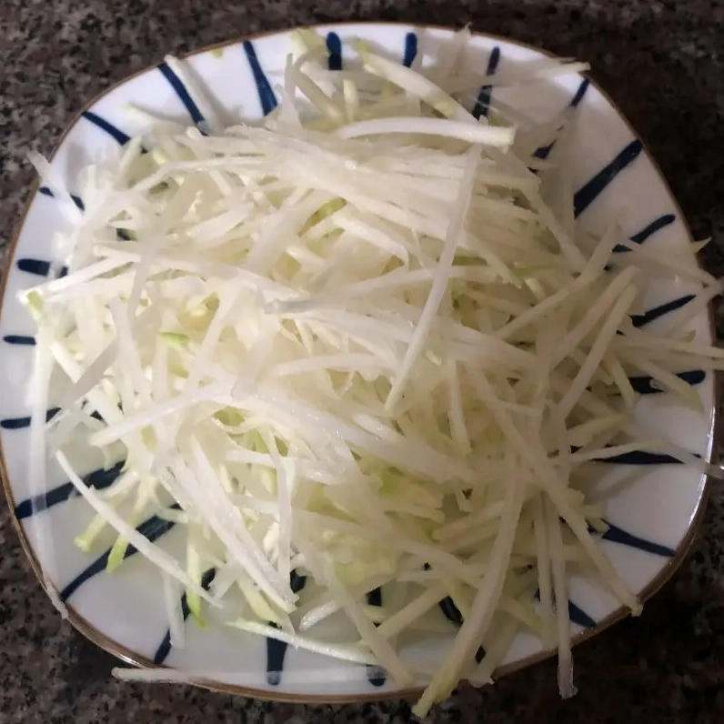 Cho su hào vào đảo chung với tôm đã săn