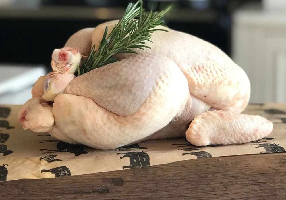 Chọn gà làm sẵn sẽ giúp tiết kiệm thời gian chế biến
