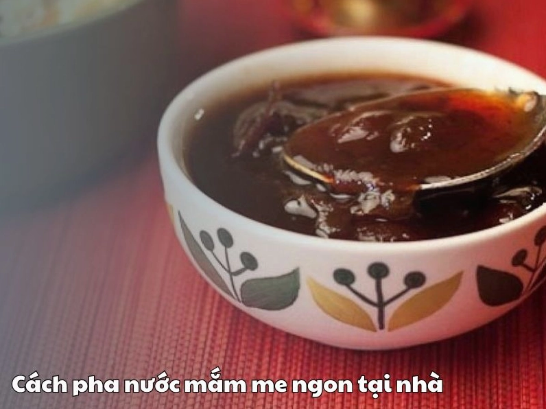 Công đoạn lọc lấy nước cốt me nguyên chất qua rây