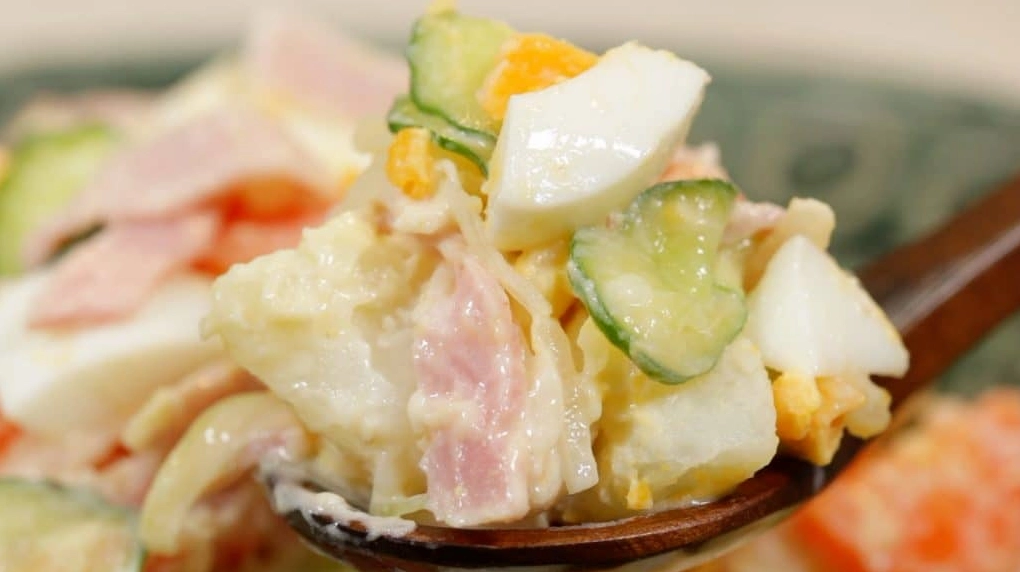 Công thức khoai tây trộn salad khoai tây dễ làm kem với trứng và sốt mayonnaise