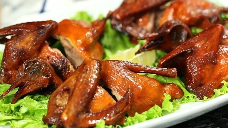Đĩa chim cút rô ti thơm ngon hấp dẫn khó cưỡng