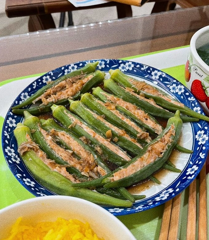 Đĩa đậu bắp nhồi thịt sốt dầu hào thơm ngon hấp dẫn