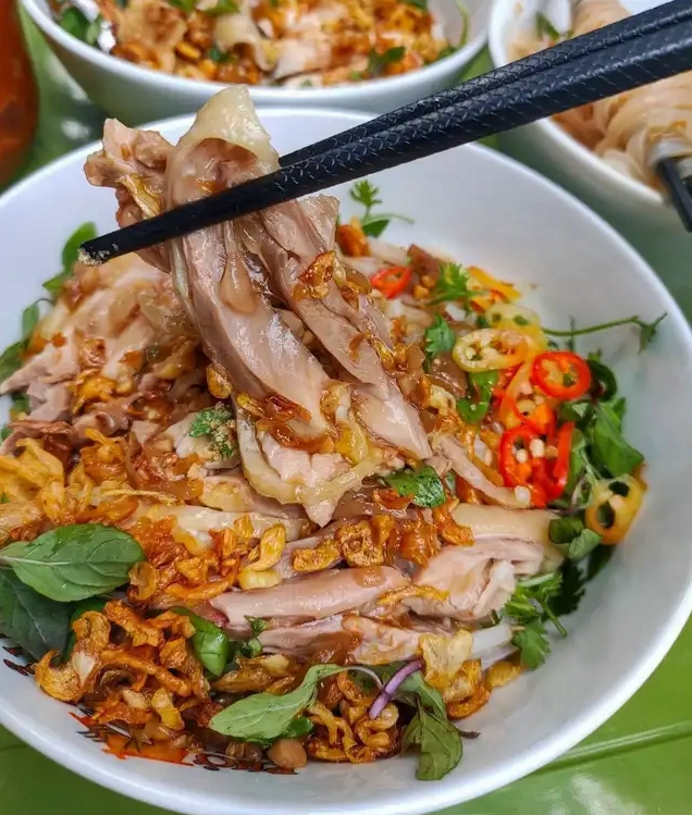 Đĩa miến gà trộn thơm ngon hấp dẫn