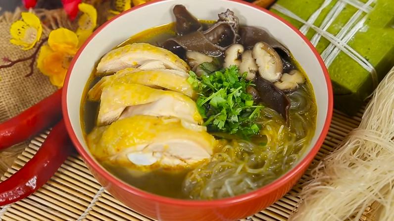 Đĩa thịt đà điểu xào lá lốt thành phẩm nóng hổi
