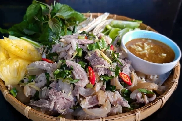 Đĩa thịt dê tái chanh đơn giản mà vô cùng hấp dẫn